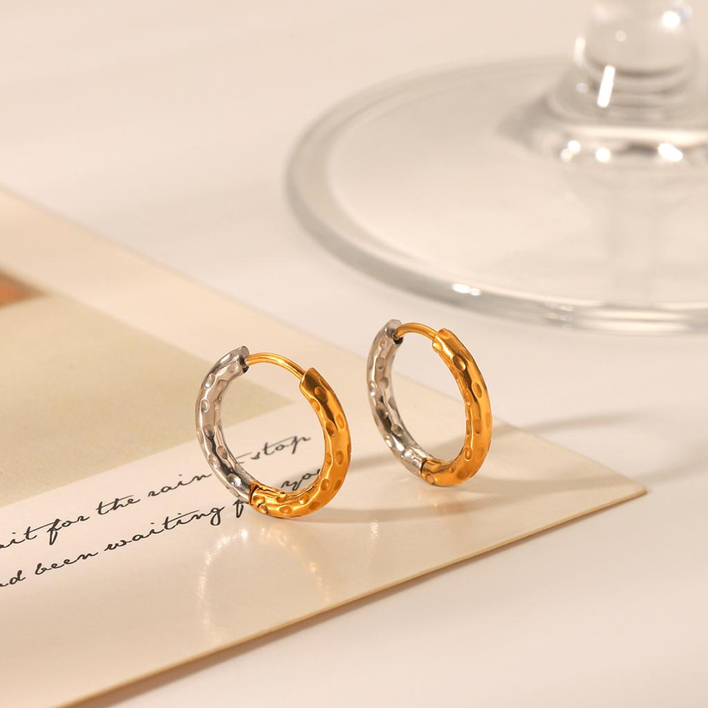 Minimalist style gold and silver color-block hammered texture earrings for women, niche design hoop earrings, simple ear jewelry