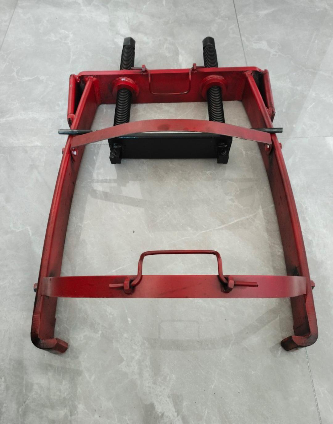

Two-Jaw Brake Drum & Wheel Hub Puller by Qilede Zhu