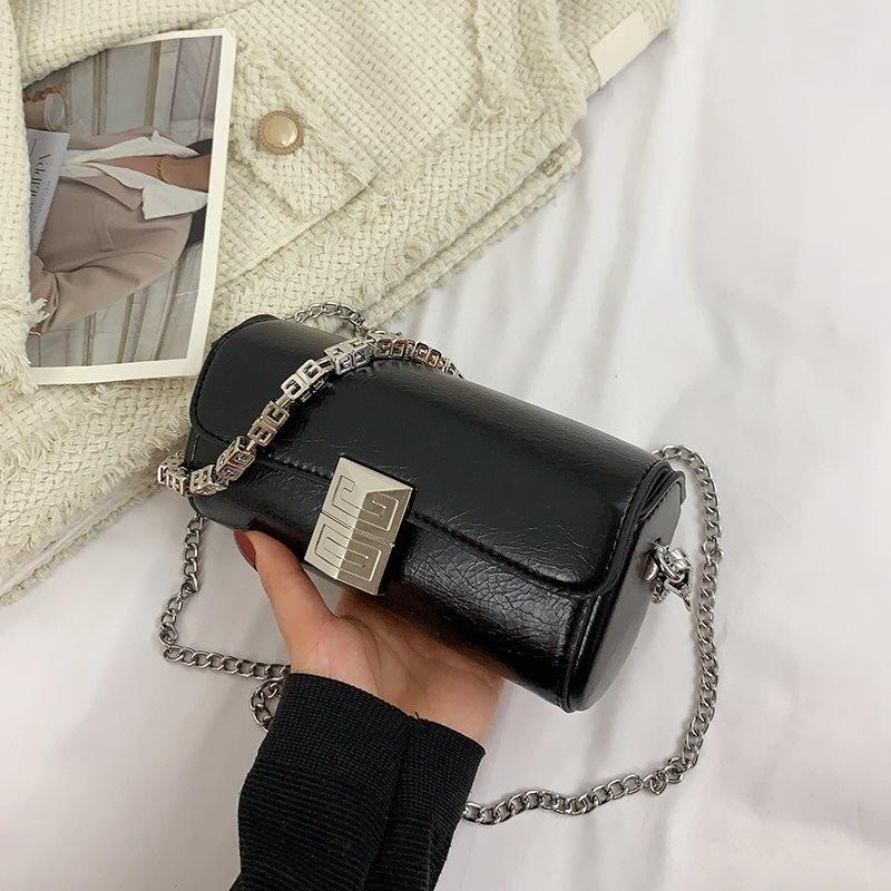 Chic White Chain Shoulder Bag For Women Stylish Versatile Soft Fabric Design