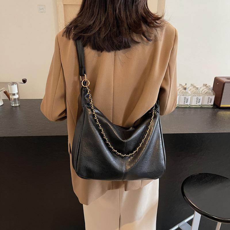 Large-capacity Retro Bag Women's Autumn and Winter Leisure 2025 New Niche Design Chain Messenger Bag Commuter Tote Bag