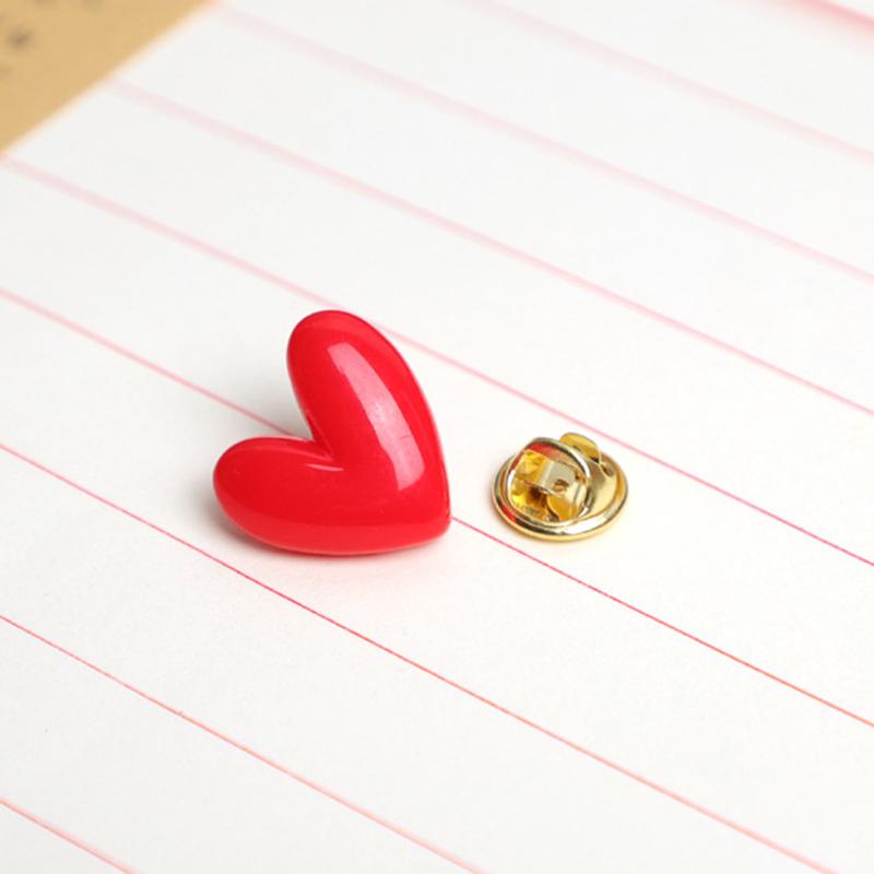 2Pcs Women Cute Red Heart Brooches Romantic Love Heart Resin Pins Mini Decorative Fashion Lovers Gift Clothes Bag Accessories