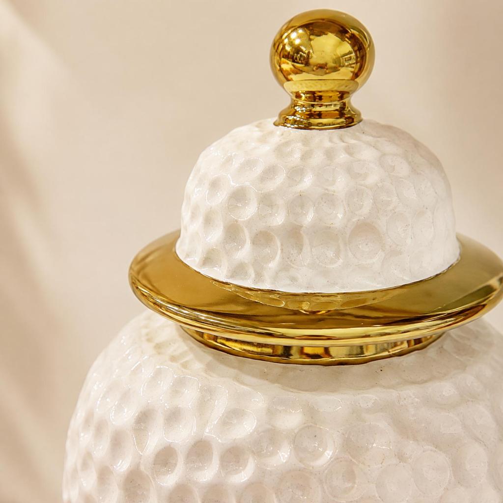 European-Style Ceramic Decorative Vase Textured Lidded with Gold