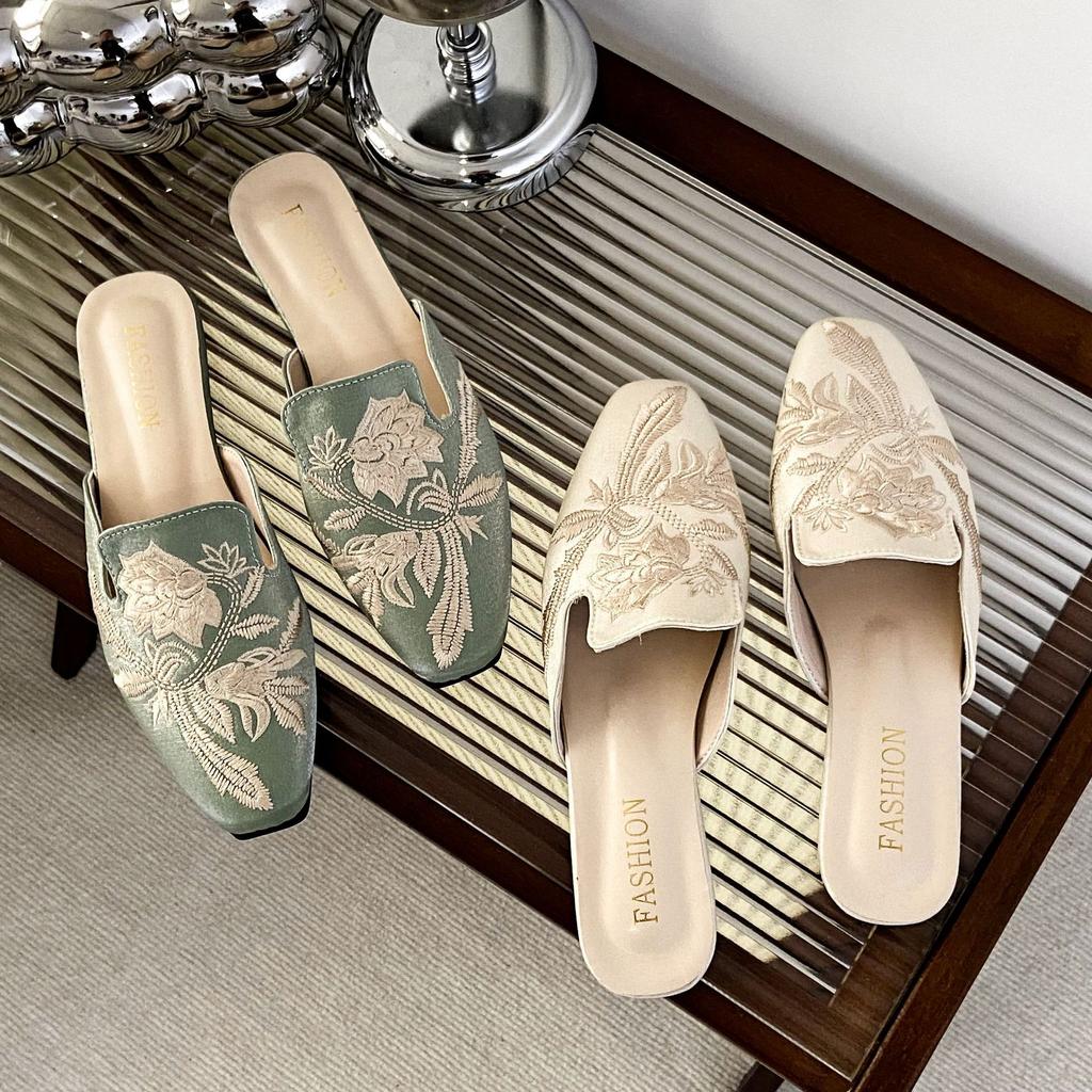 New Chinese embroidered bag head half slippers women's outer wear 2025 spring and summer new retro casual flat bottom muller half tray