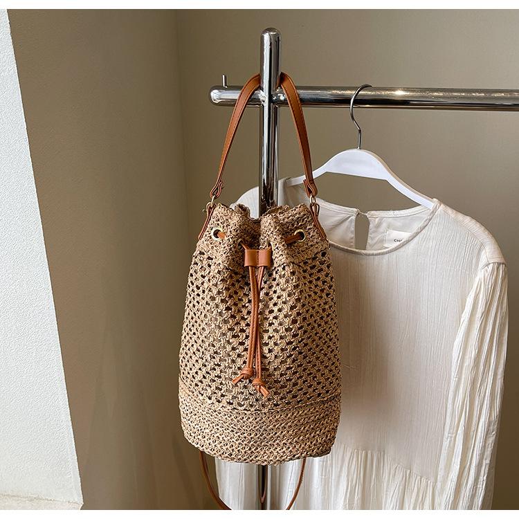 

Spring and summer straw woven small bag women s new trendy Korean version versatile crossbody one shoulder fashion portable strap woven bucket bag коричневий