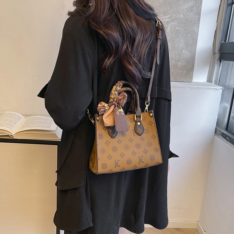 High-end new temperament light luxury fashion handbag versatile shoulder messenger bag tote bag women