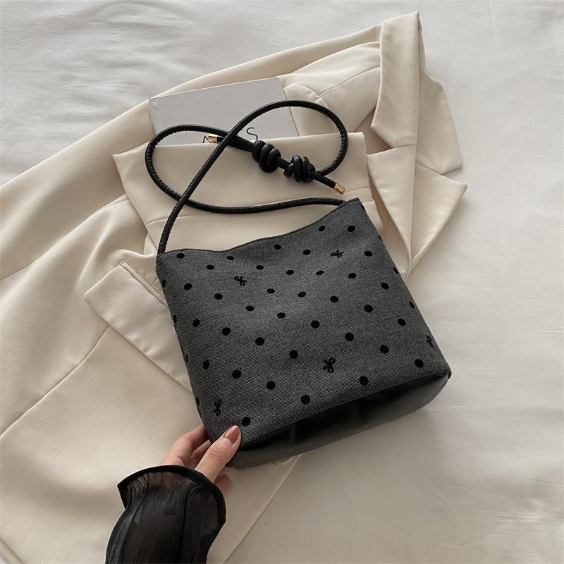 Niche design casual only beautiful women bag autumn new fashion trend simple personality bucket bag