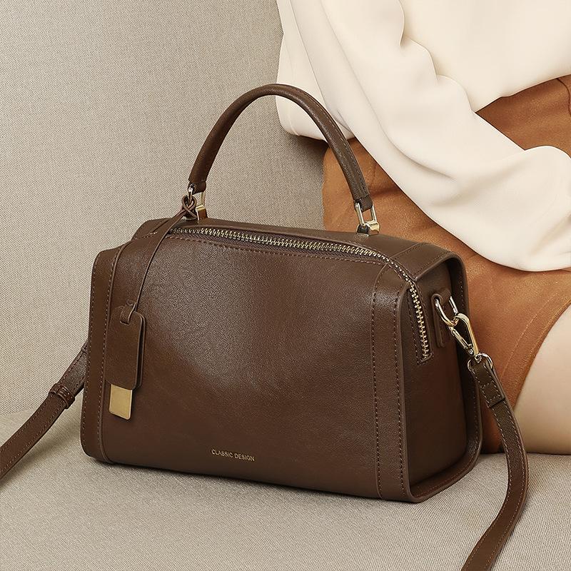 Bags New women s bags Autumn and winter fashion versatile shoulder handbags Commuter messenger pillow bags