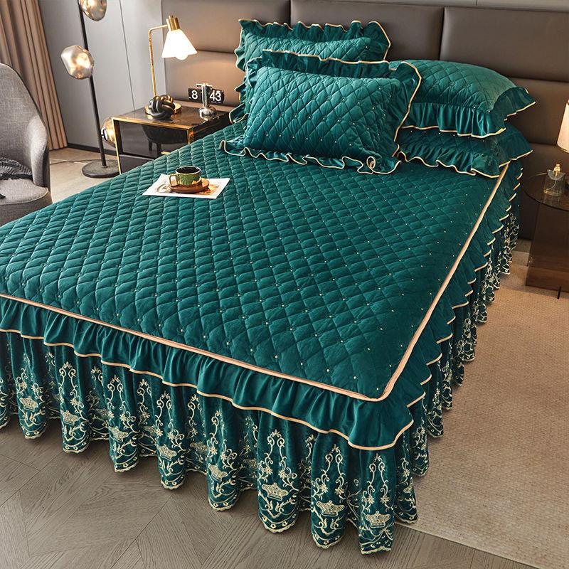 3pcs Luxurious European Quilted Crystal Velvet Bed Skirt Set with Lace Trim - Warm, Thick, Non-Slip, Includes 2 Pillow Shams and 1 Bed Skirt
