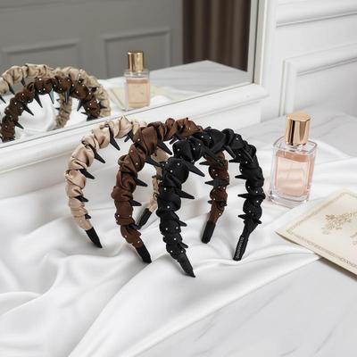 Pleated Fabric Headband for Women 1Pcs Non Slip Toothed Hair Band with Rhinestones Elegant Accessory for Daily Wear