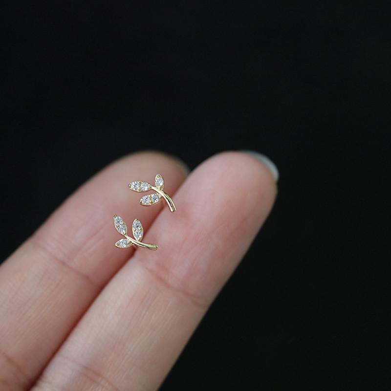925 Silver Needle Simple Small Stud Earrings Round Cubic Zirconia Minimalist Stud Earrings Gift for Her