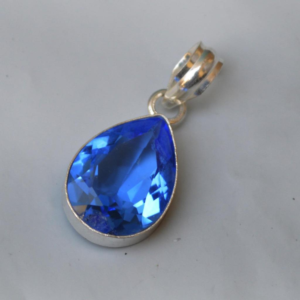 Pendente Artigianale in Argento Sterling 925 con Quarzo Iolite Blu Taglio a Pera