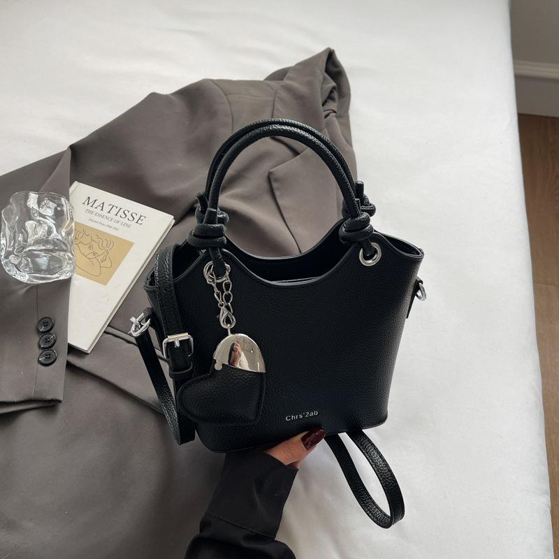 Summer Popular Small Bag Women's 2025 New Fashion Versatile Shoulder Messenger Bag Super Fire Portable Bucket Bag