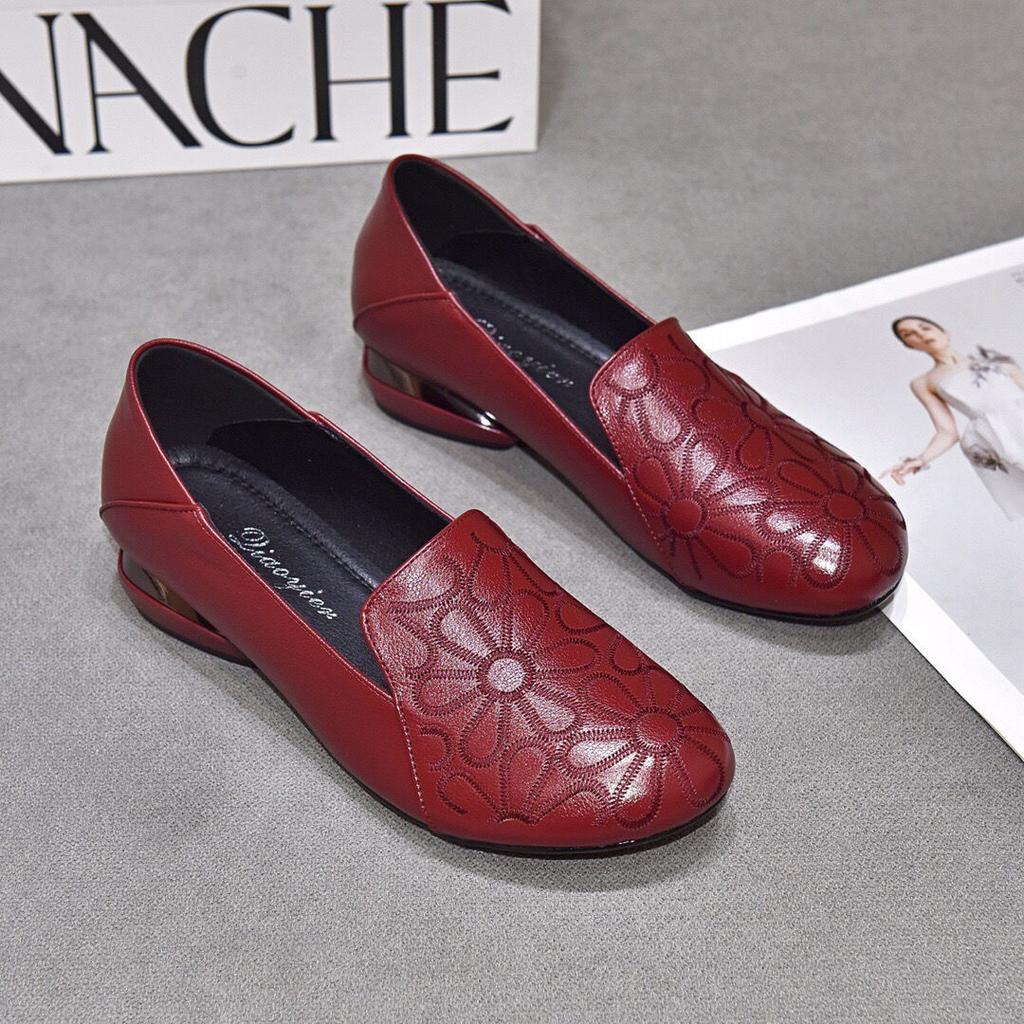 Low-heeled Women's Shoes Are Really Soft Leather 2025 New Round Head Embroidered Soft-soled Cowhide European and American Fashion Thick-heeled Mother