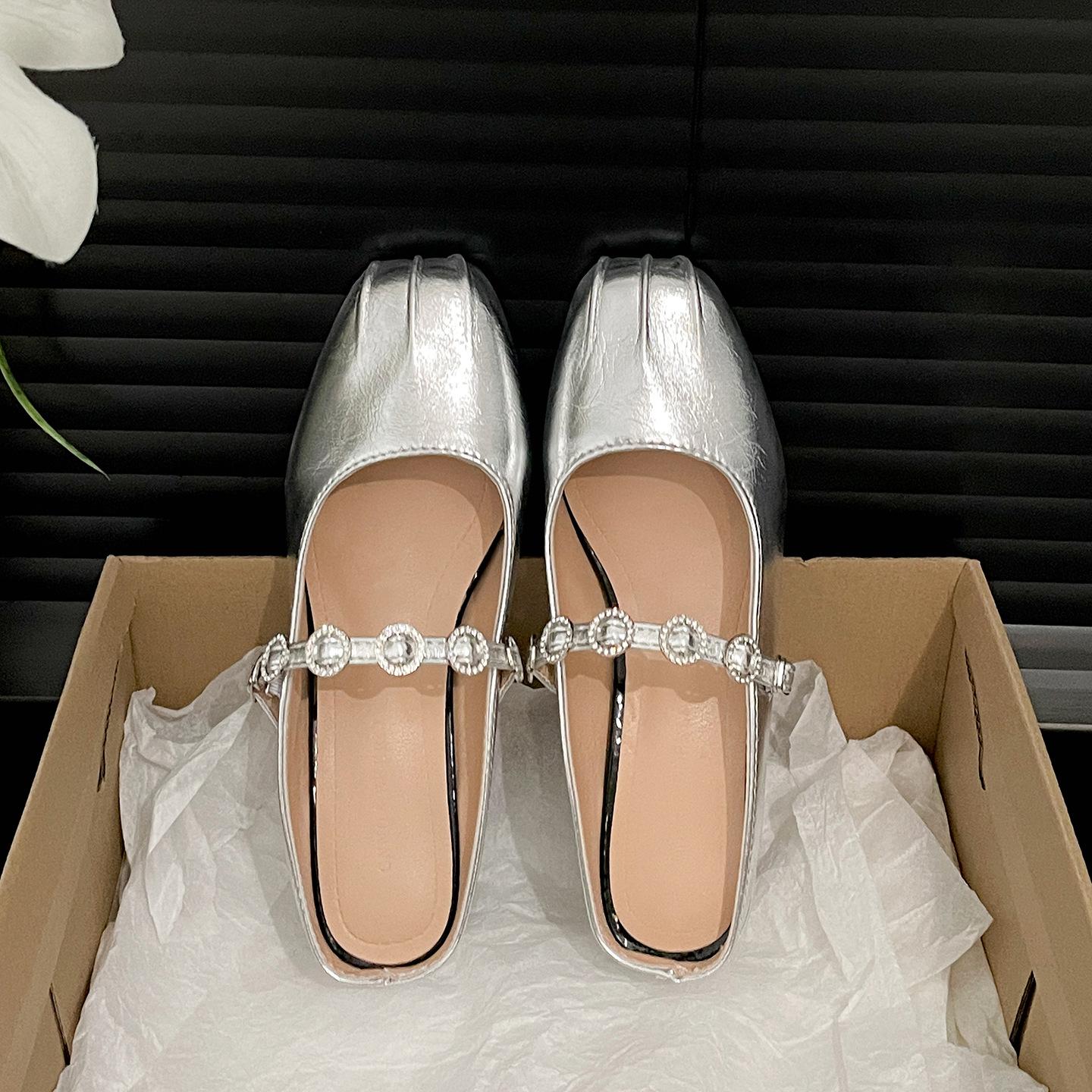 

Silver retro premium thick heel bag head slippers women s summer wear 2025 new with skirt French cool slippers 40 серебряный