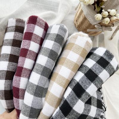 Neuer Schal für Herbst und Winter Süßer Imitation Kaschmir Warmer Schwarz-Weiß Karierter Schal Damen Quasten Schal