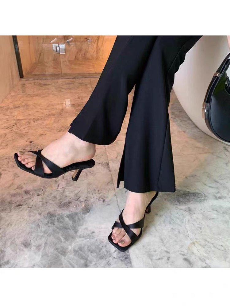 2025 Sommer neue kleine Mann schlichte Feenstil High Heels Damen Kopf dünner Absatz Kreuz High Heel Wort Sandalen