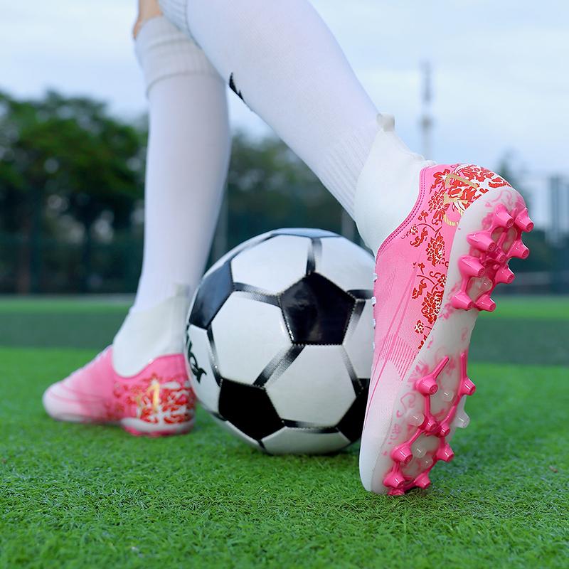 Men Lightweight Anti Slip Fashionable Sports Kids Football Shoes Adult Pro Outdoor Training Football Comfortable Shoes