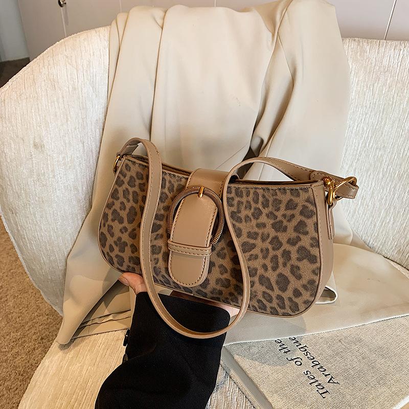 

Underarm bag women s autumn 2025 new trend niche retro shoulder bag fashion commuter messenger small square bag