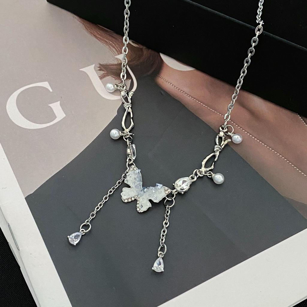 Colar de Borboleta de Cristal com Borla e Pérolas Corrente Premium para Clavícula com Cravação de Diamantes de Luxo Leve Acessórios de Corrente de Pescoço de Nicho de Luxo Leve