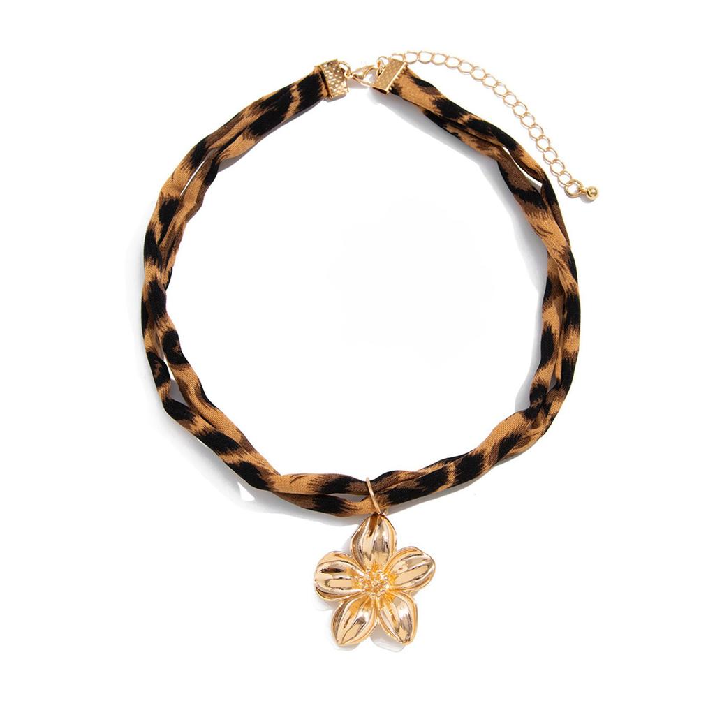 Adjustable Sea Star and Conch Pattern Cotton Cloth Necklace With Alloy Charm for Casual Outfits or Travel Accessories