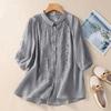 Camicia da donna in cotone con colletto a punta, manica corta, ricamo floreale, bottoni