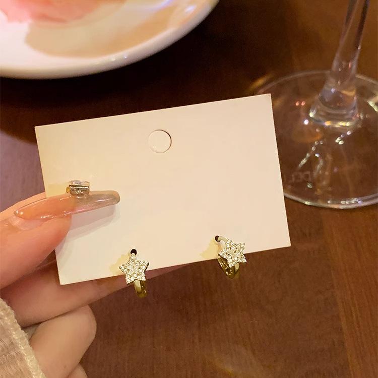 

Simple Full Diamond Pentagram Earrings Female Mini Small Exquisite Trendy Elegant Lady s Accessories Classic Jewelry Buckle Versatile Casual Earrings