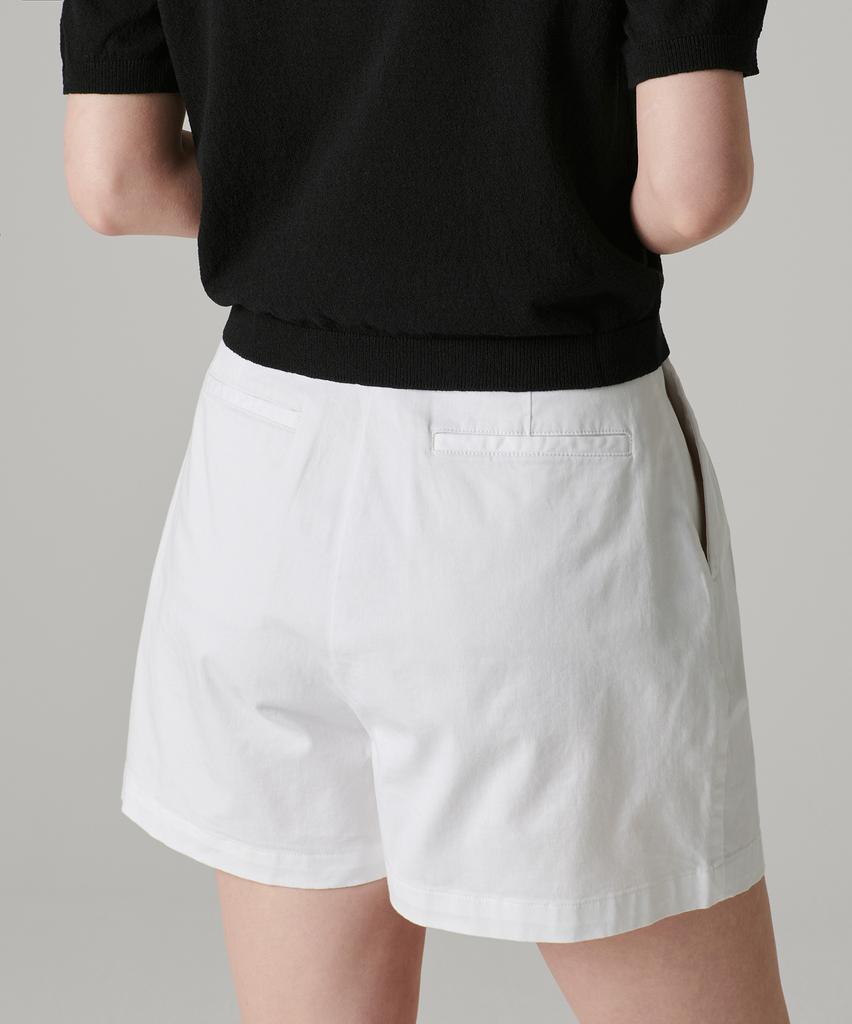 Musinsa Standard Woman Women'S Two-Tuck Wide Chino Shorts [White]
