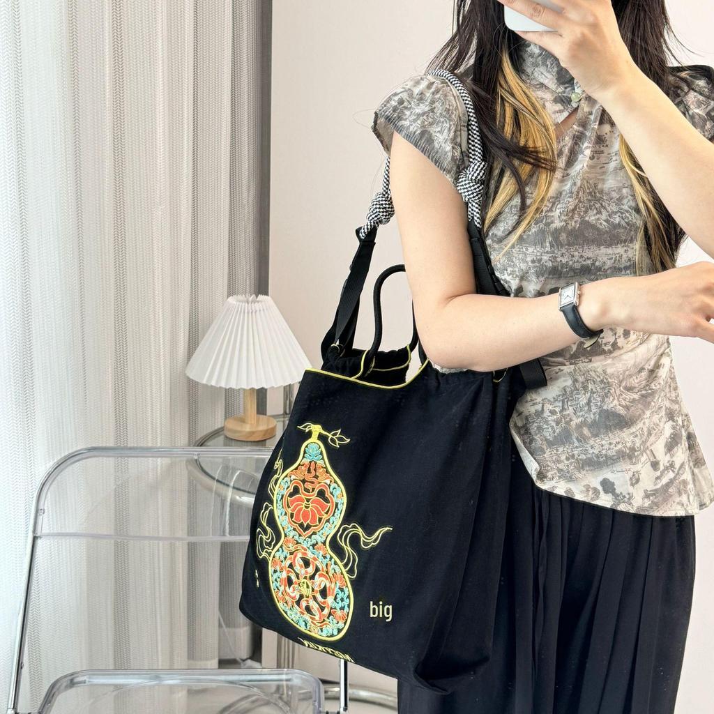 2025 Women's Canvas Underarm Tote: Commuter-Friendly Handbag & Shoulder Bag