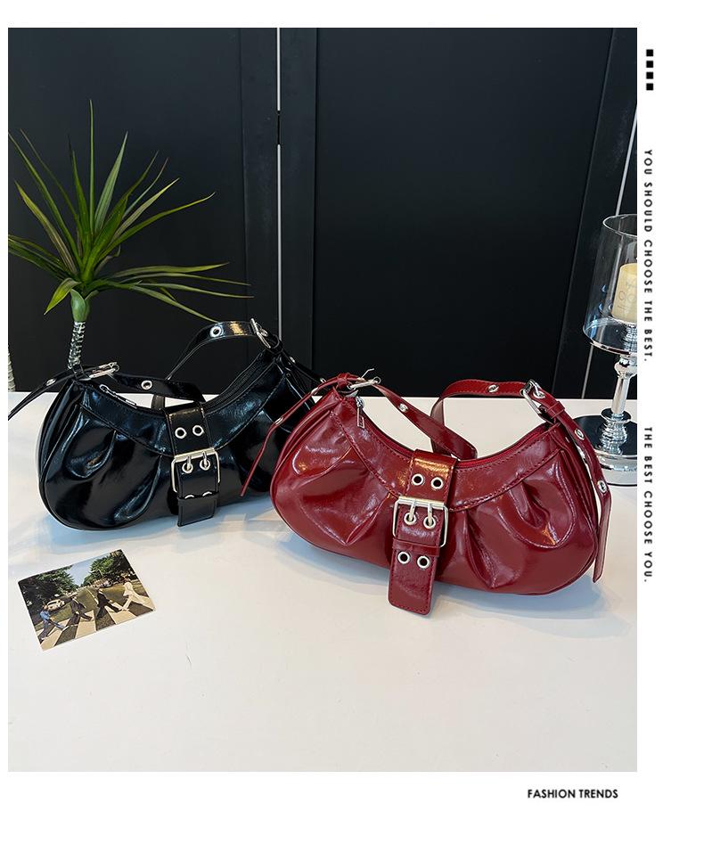 Korean-Style Retro Pleated Crescent Shoulder Bag for Women