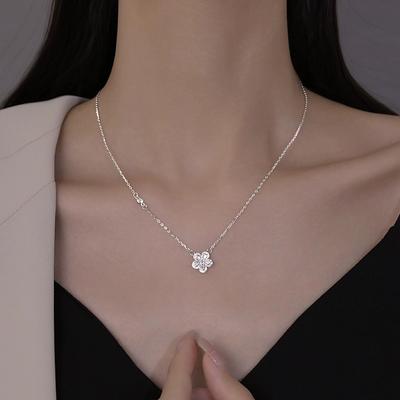 Five-petaled Flower Necklace Women's Niche Design Sense Winter Flower Collarbone Chain