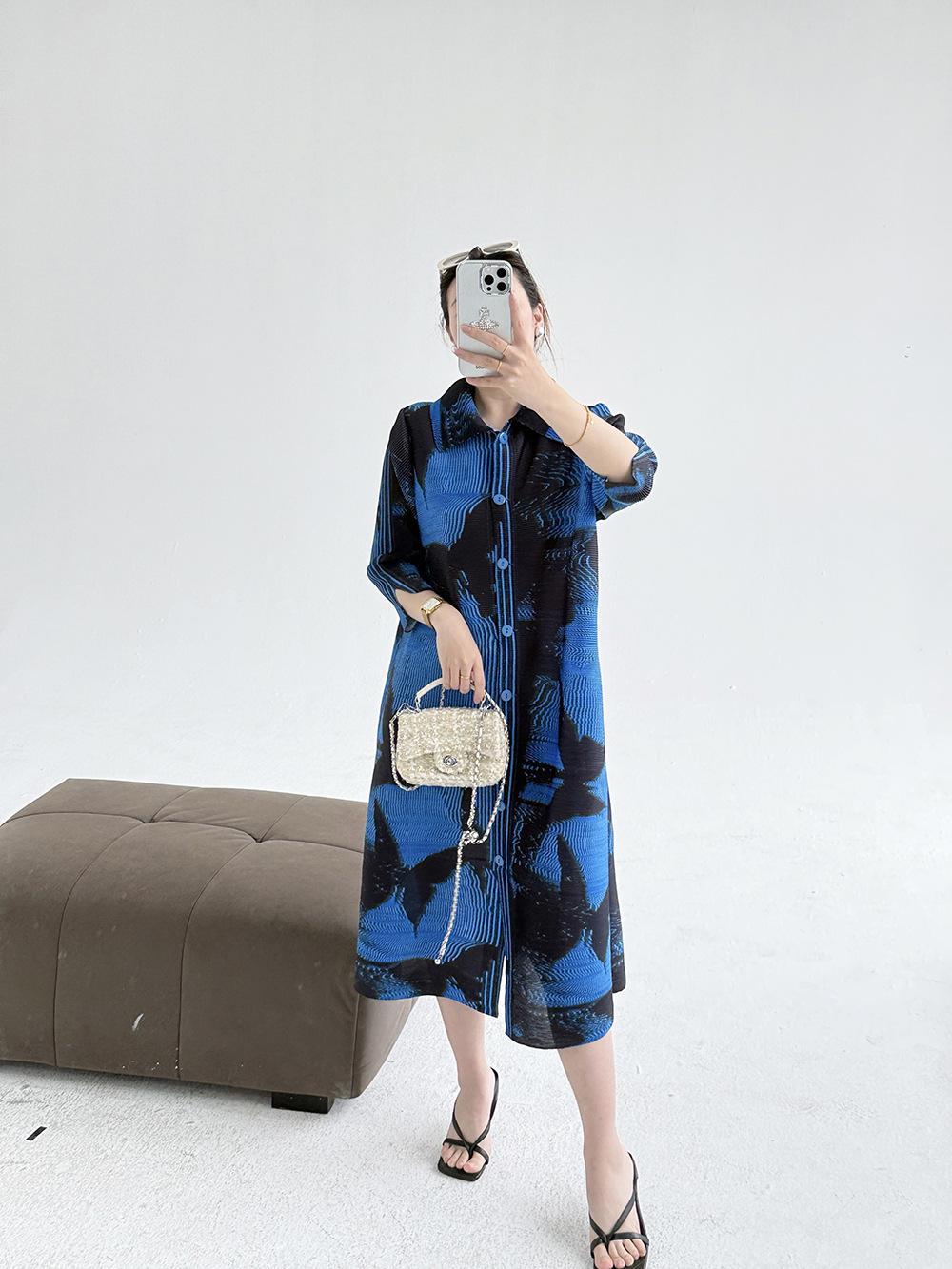 

2025 Spring Black Butterfly Print Chinese Style Pleated Long Coat with Turn-Down Collar One Size синий