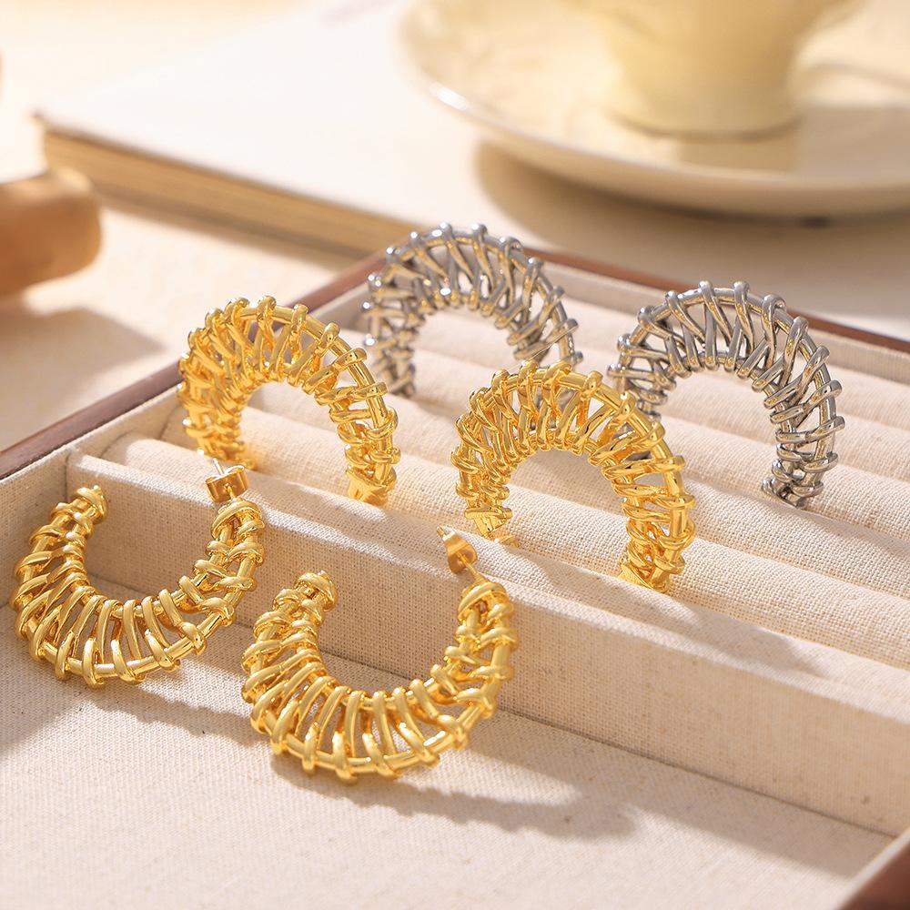 Simple Moon Weaving Irregular C-shaped Stud Earrings Retro Hollow Design Copper Material Plated 18k Gold Jewelry Women