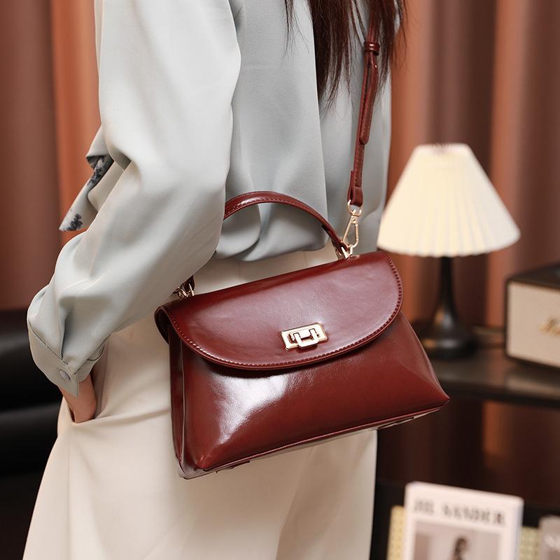 Light Luxury Spring and Summer New Retro Design Handbag Fashionable Commuting Versatile High End Single Shoulder Crossbody Small Square Bag