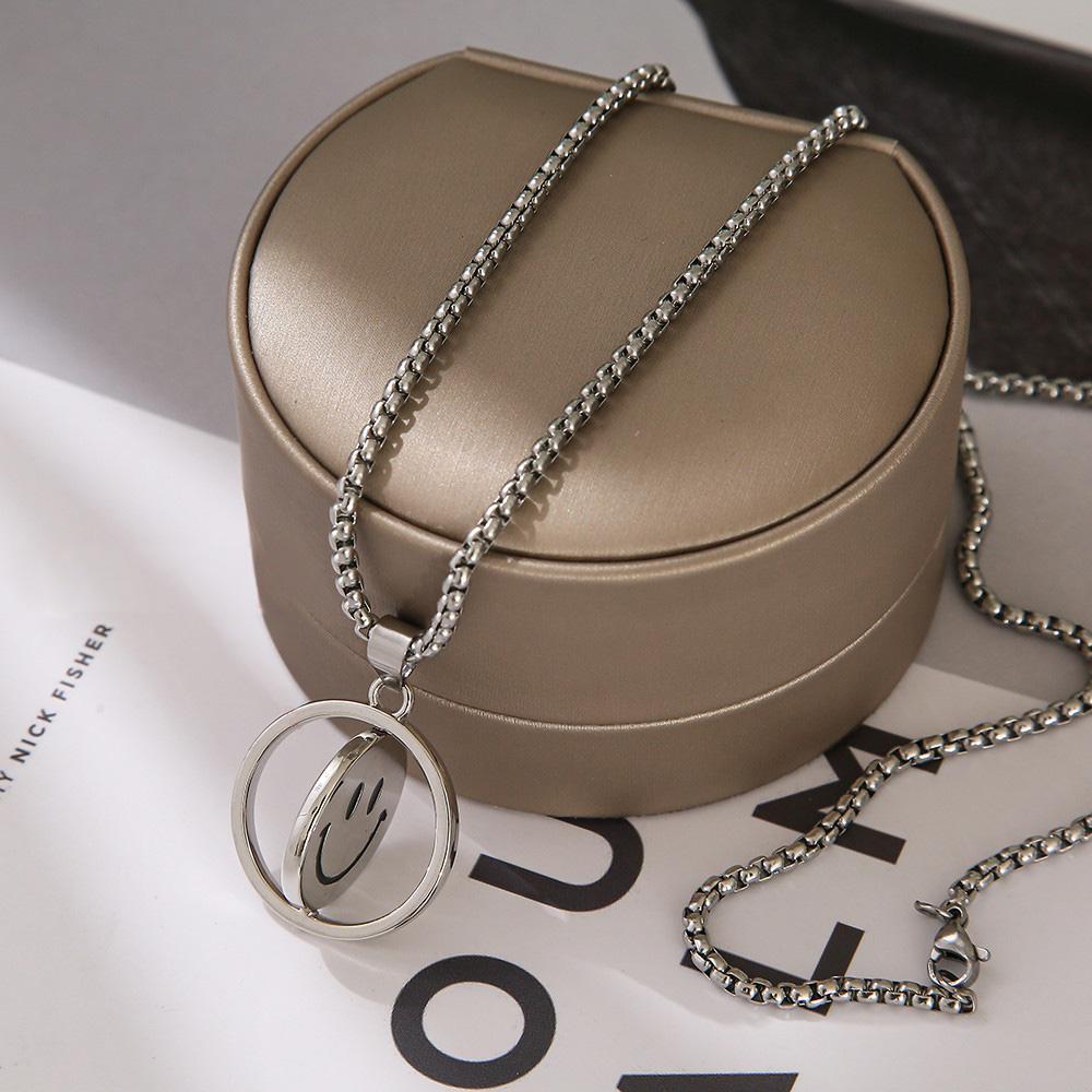 Drehbarer Smiley-Stimmungsgesichtsanhänger für Männer und Frauen aus Titan und Edelstahl, Zappel- und Angst-Spinner-Halskette, Hit-Hop-Mode