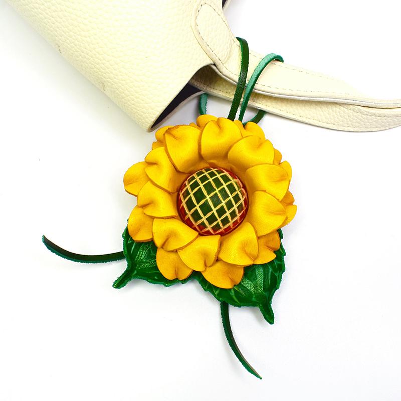 

Cowhide Flower Bag Charm Hanging Ornaments Three-dimensional Sunflower Car Decoration Handmade National Style Bag Pendant