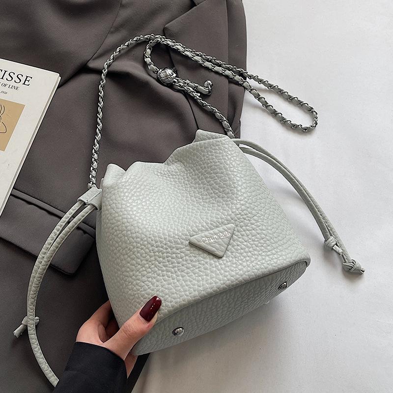 

Popular wholesale high-quality lychee pattern temperament drawstring bucket bag versatile commuter simple light luxury chain messenger bag