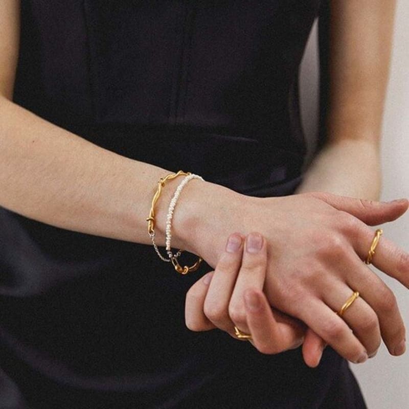 

OOZE Essential Line 01B B-pearl (17cm) (21,000 won)