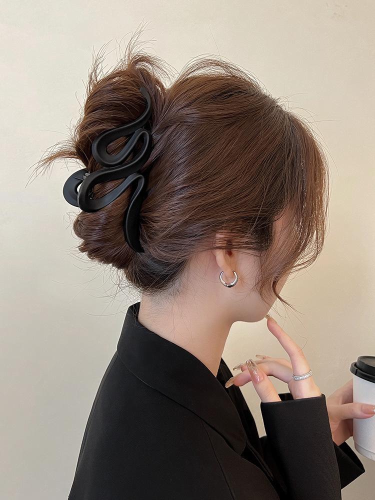Premium Coffee-Colored Frosted Hairpin - Large All-Match Shark Clip for Elegant Hairstyles