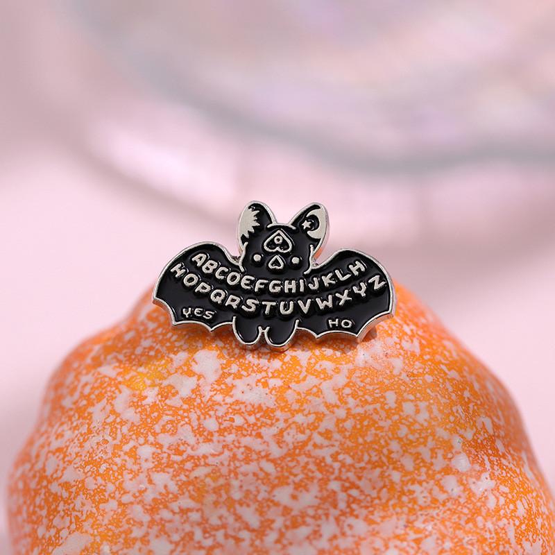 Bat Trendy Gothic Brooch Lovely Animal Inspired Metal Pin For Fashionable Cloak Accessories