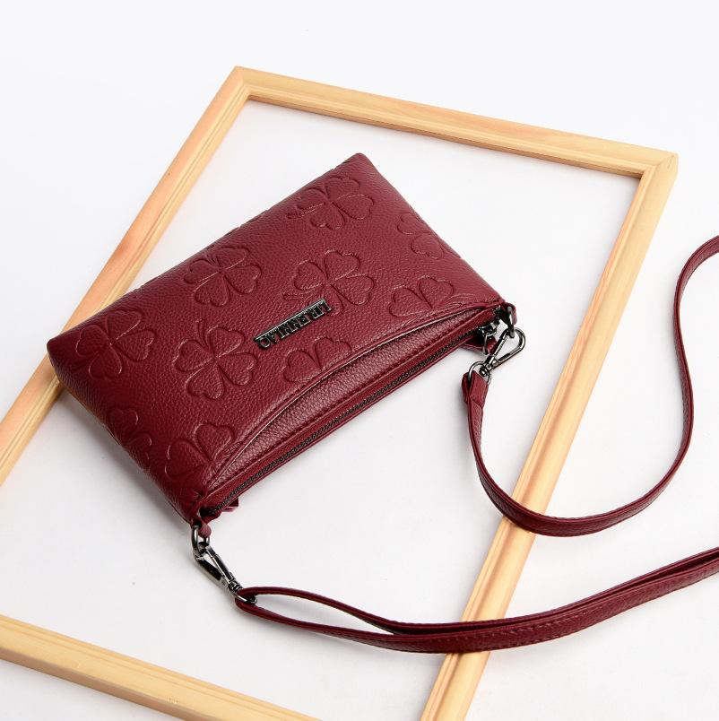 Women's bag 2025 new trend fashion envelope bag middle-aged women's mother's messenger clothing mobile phone change clutch bag
