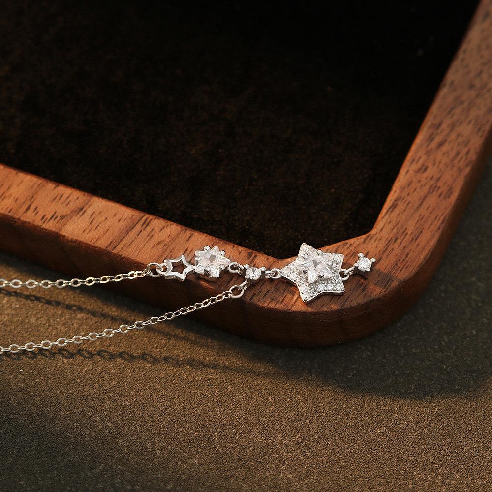 Flash diamond star necklace women's 2025 new light luxury niche neck chain light luxury niche design ins wind collarbone chain
