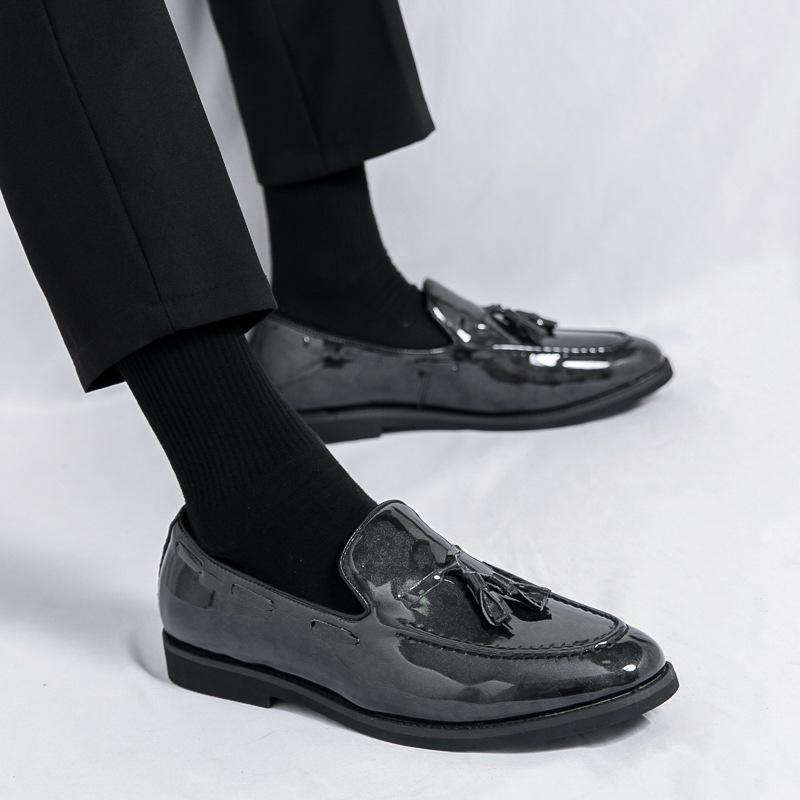 Frühlingsneue große Fransen-Lederschuhe über den Füßen, spitz zulaufendes Lackleder, Business-Freizeitschuhe, Hochzeitsschuhe, Herrenschuhe