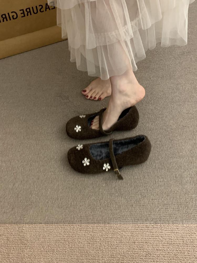 French flat-bottomed shallow mouth Mary Jane shoes women's 2025 autumn and winter new Korean version of rhinestone plush single shoes Doudou shoes