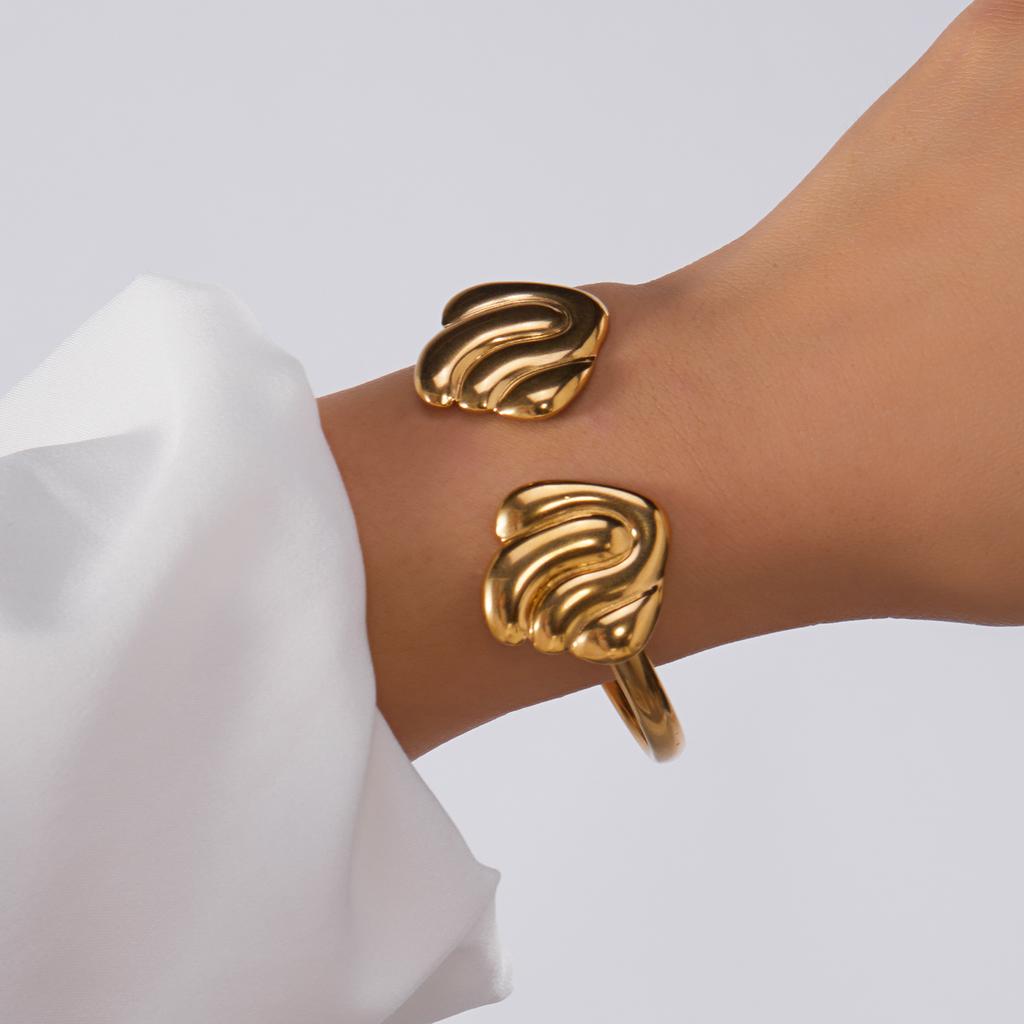 Vintage Stainless Steel Ocean Series Bangle for Women Gold Color Shell Starfish Conch Turtle Bracelet Boho Beach Party Jewelry