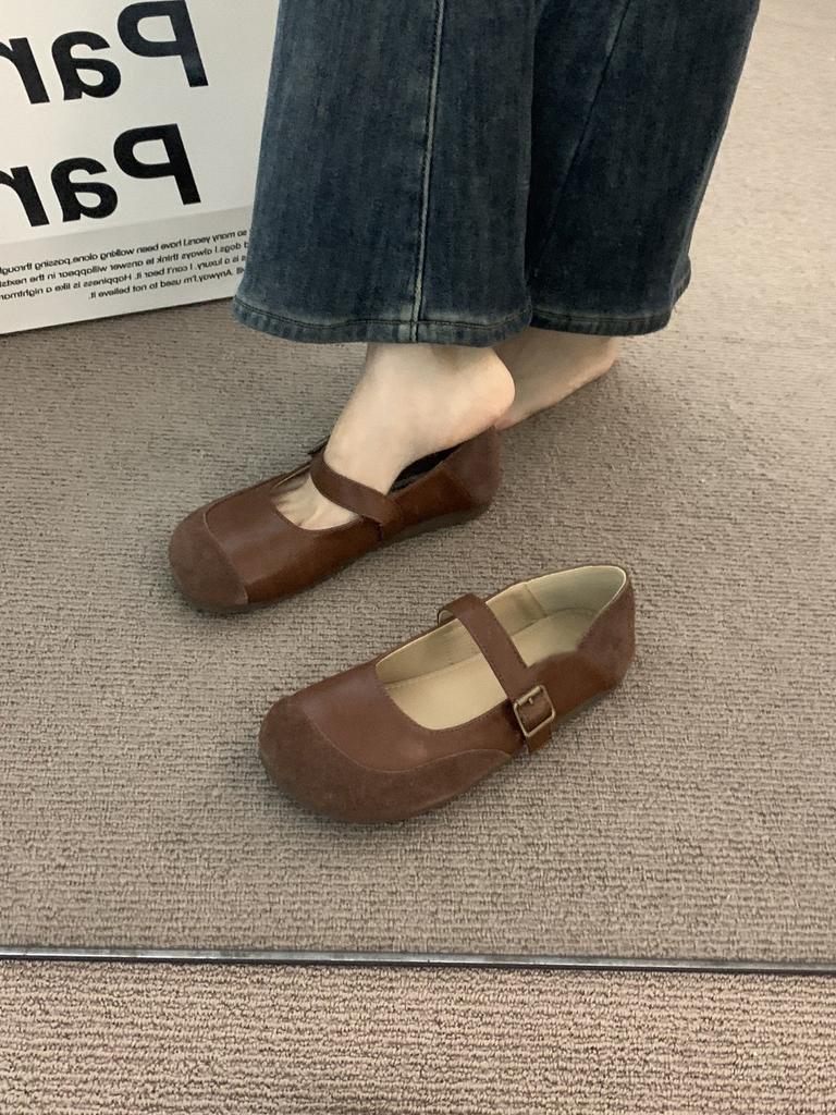 Milchfarbener Kamelton, runde Spitze, mattes Ballerina-Schuhmodell mit weicher Sohle