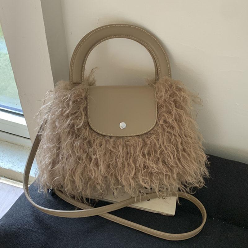 

Autumn and winter popular portable fluffy bag women s new fluffy shoulder bag fashion shoulder messenger bag коричневый