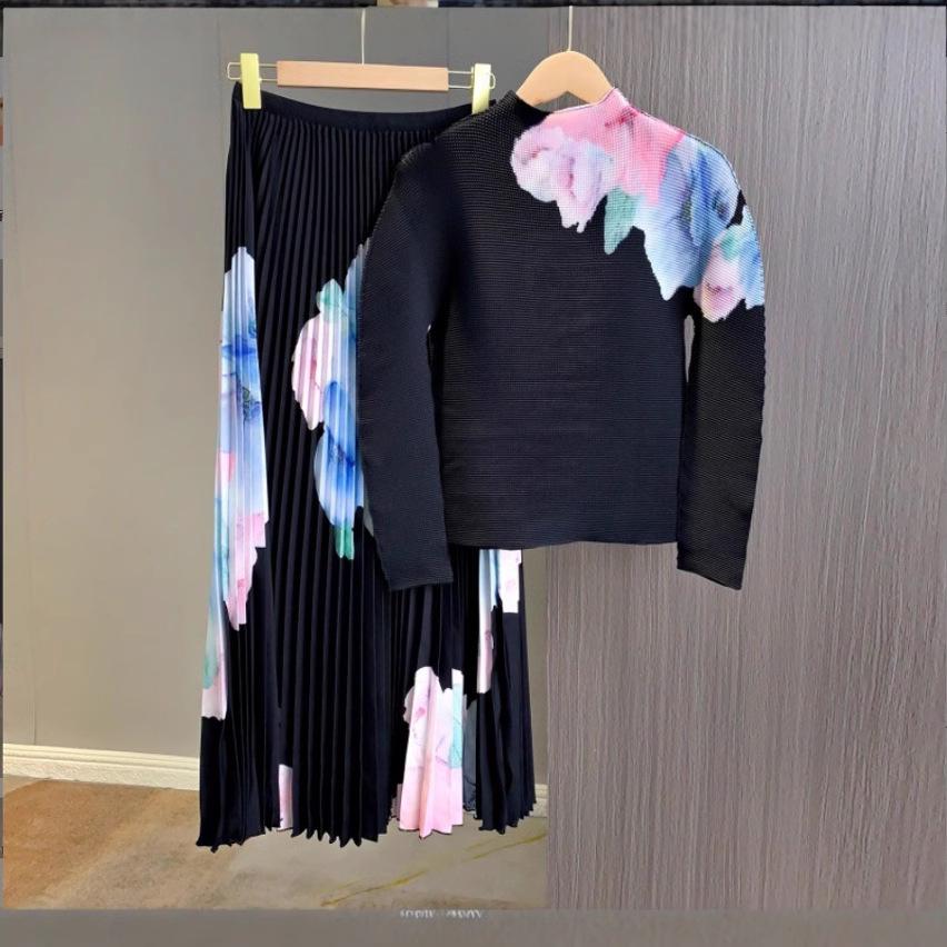 2025 Autumn Women's Fashion: Pleated Tops and Skirts Two-Piece Suit