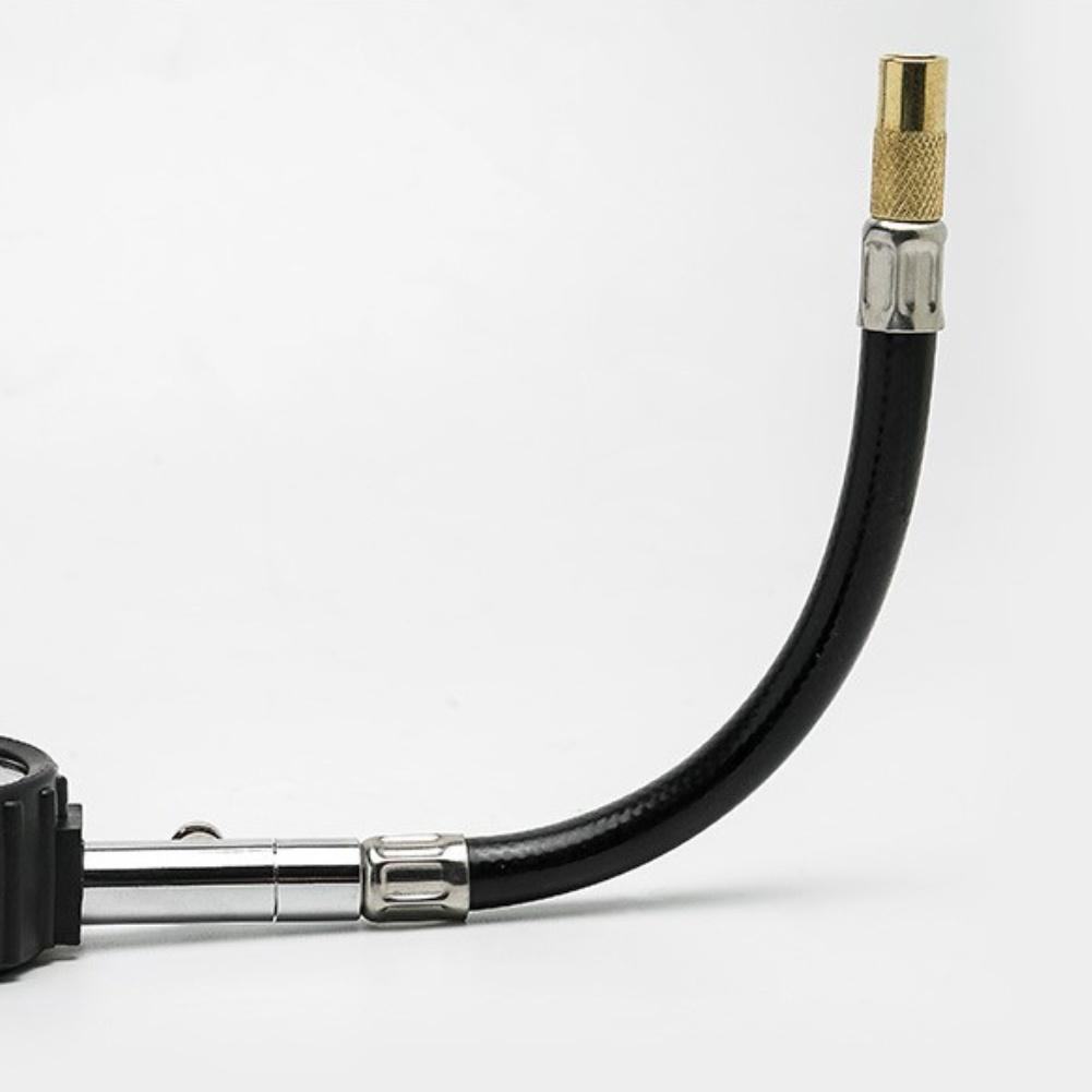 Reifendruckprüfer mit langem Schlauch, entwickelt für Autos und Motorräder zur genauen Messung und Überwachung des Reifendrucks