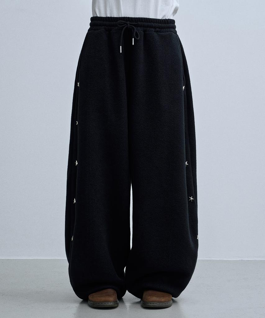 Lujeoseukeulleob Star Stud Wide Fleece Sweatpants Black