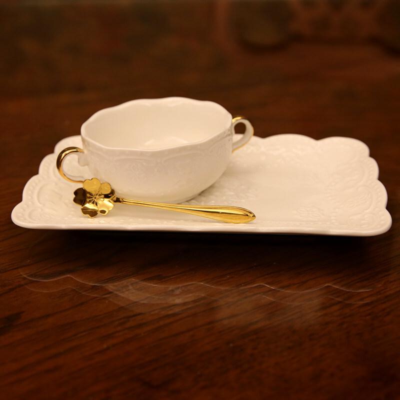 

Timeless Elegance Gold-Rimmed Embossed Ceramic Dinnerware Set